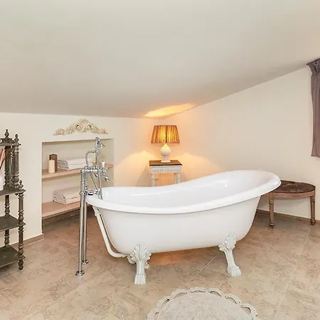 Villa Monte Cipolla Sleeps 8 Pool Air Con Wifi