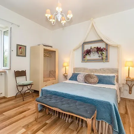 Monte Cipolla Sleeps 8 Pool Air Con Wifi *